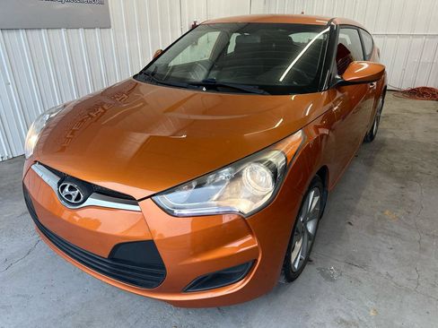 Used 2016 Hyundai Veloster FWD image 8