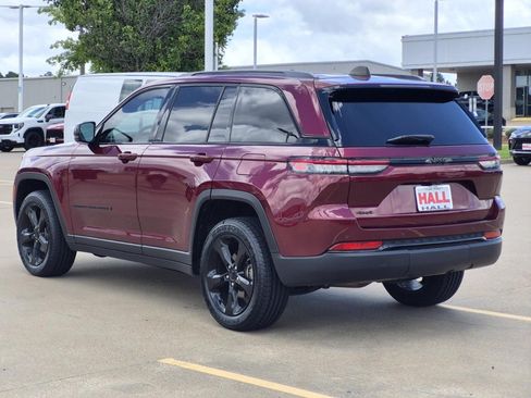 Used 2023 Jeep Grand Cherokee Altitude AWD/4WD image 4