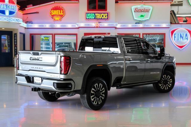 Used 2025 GMC Sierra 2500 Denali Ultimate w/ Max Trailering Package AWD/4WD image 3
