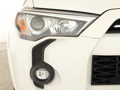 Used 2021 Toyota 4Runner TRD Off-Road Premium w/ Moonroof Package AWD/4WD image 40