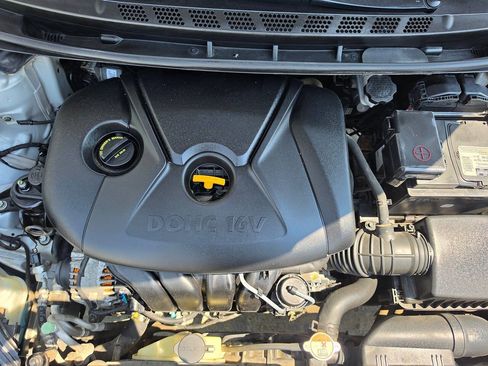 Used 2013 Hyundai Elantra GLS FWD image 49