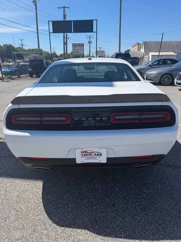 Used 2016 Dodge Challenger SXT RWD image 7