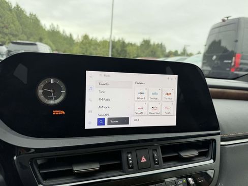 Used 2024 Lexus ES 250 w/ Premium Package image 11