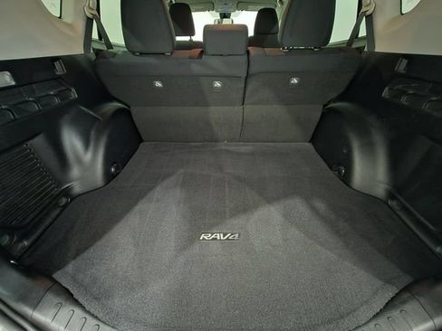 Used 2017 Toyota RAV4 LE AWD/4WD image 21
