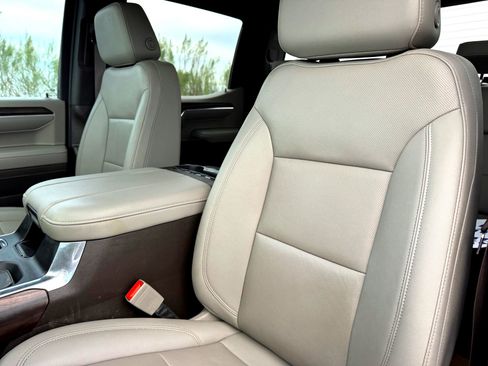 Used 2023 GMC Sierra 1500 SLT image 12