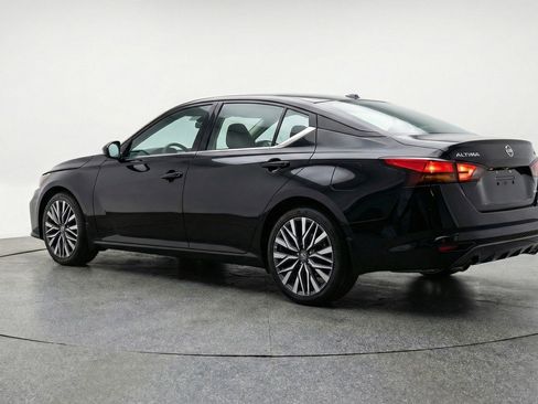 Used 2025 Nissan Altima 2.5 SV image 6