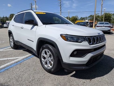 Used 2024 Jeep Compass Latitude AWD/4WD image 8