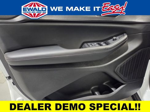 New 2025 Jeep Grand Cherokee L Altitude AWD/4WD image 10