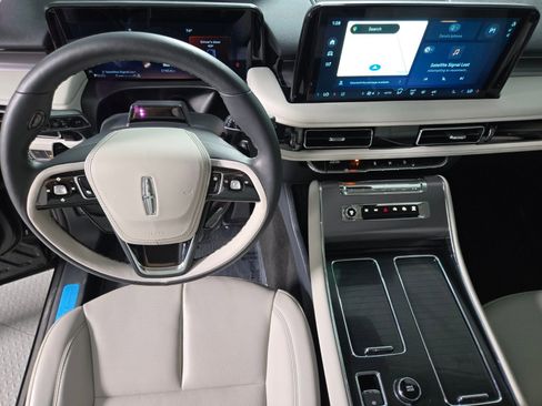 New 2026 Lincoln Aviator AWD image 17
