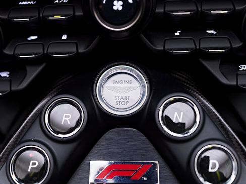 Used 2023 Aston Martin V8 Vantage Roadster image 71