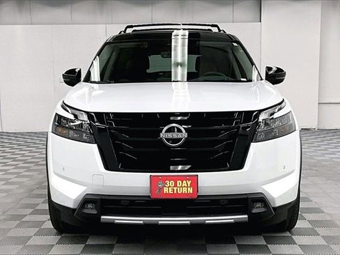 New 2025 Nissan Pathfinder Platinum image 15