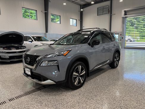 Used 2023 Nissan Rogue Platinum AWD/4WD image 1