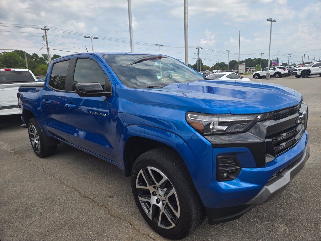 Used 2023 Chevrolet Colorado Z71 w/ Z71 Convenience Package 2 AWD/4WD image 2