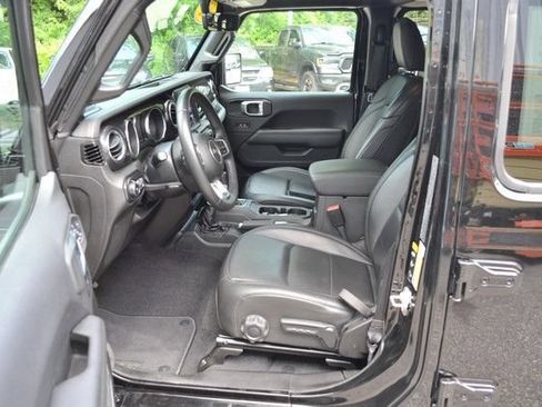 Used 2022 Jeep Wrangler Unlimited Sahara AWD/4WD image 17