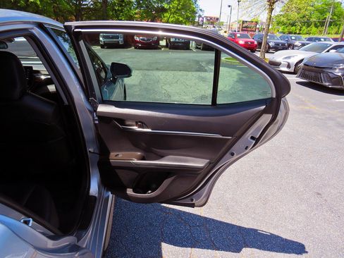 Used 2023 Toyota Camry SE image 18