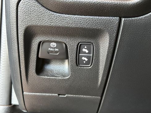 Used 2024 RAM 1500 Laramie AWD/4WD image 28