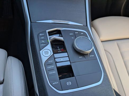 Used 2025 BMW 330i xDrive Sedan w/ Premium Package image 19