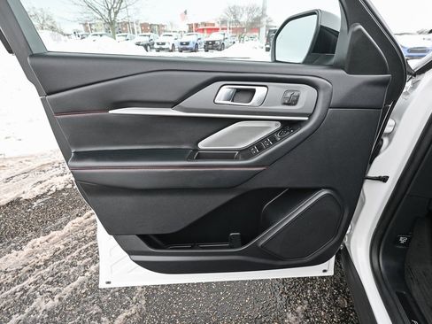 Used 2025 Ford Explorer ST image 21