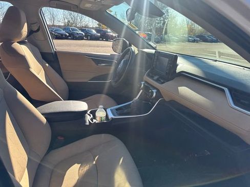 Used 2019 Toyota RAV4 XLE w/ Convenience Package image 17