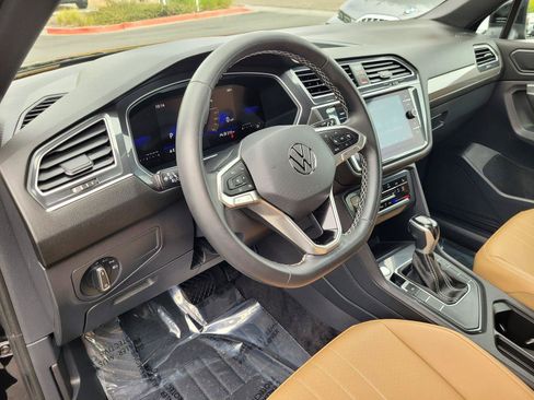 Certified 2023 Volkswagen Tiguan SE FWD image 12