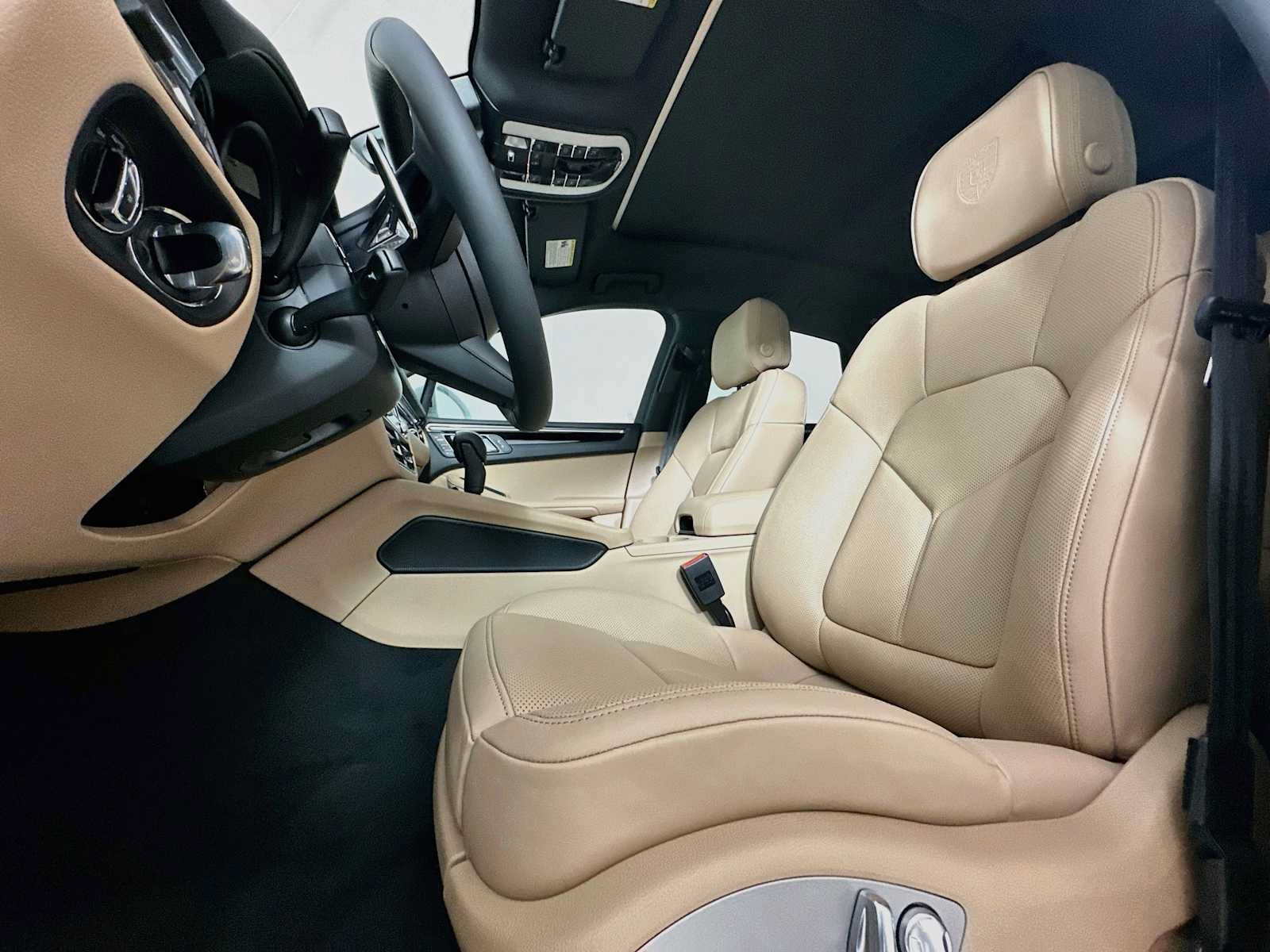 Used 2026 Porsche Macan AWD/4WD image 5