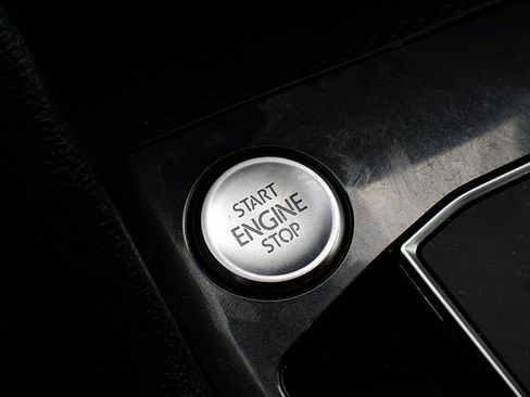 Used 2020 Volkswagen Tiguan SEL Premium R-Line image 33