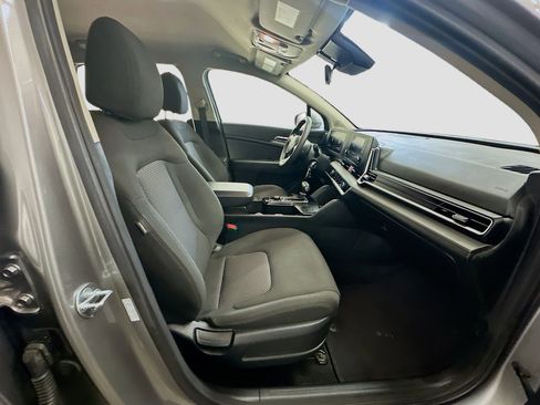 Used 2025 Kia Sportage LX image 31
