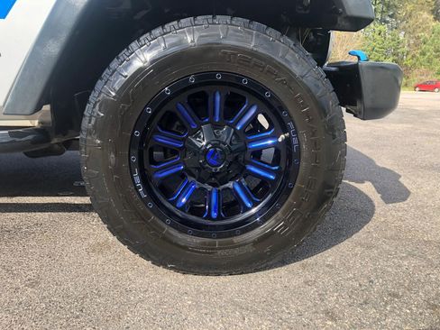 Used 2009 Jeep Wrangler X image 12