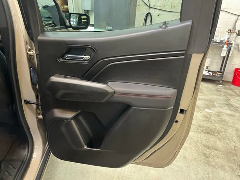 Used 2023 Chevrolet Colorado Z71 w/ Advanced Trailering Package AWD/4WD image 29