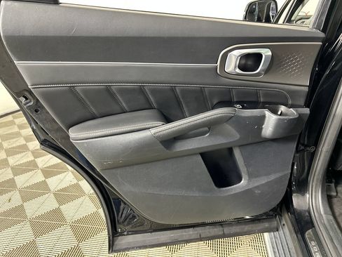 Used 2023 Kia Sorento SX AWD/4WD image 16