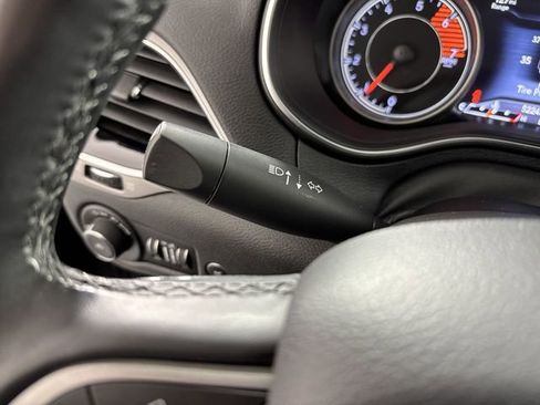 Used 2019 Jeep Cherokee Limited image 15