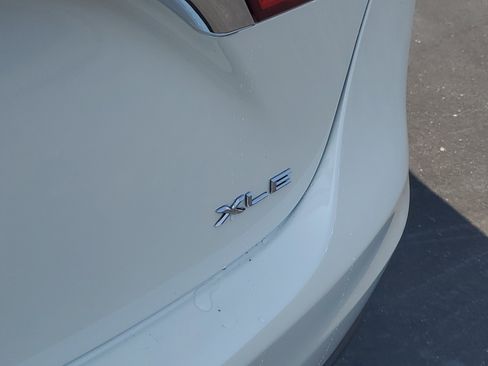 Used 2013 Toyota Avalon XLE Premium image 7