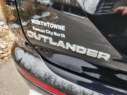 Used 2024 Mitsubishi Outlander SE image 18