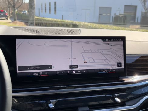 Certified 2025 BMW X7 xDrive40i w/ M Sport Package image 26