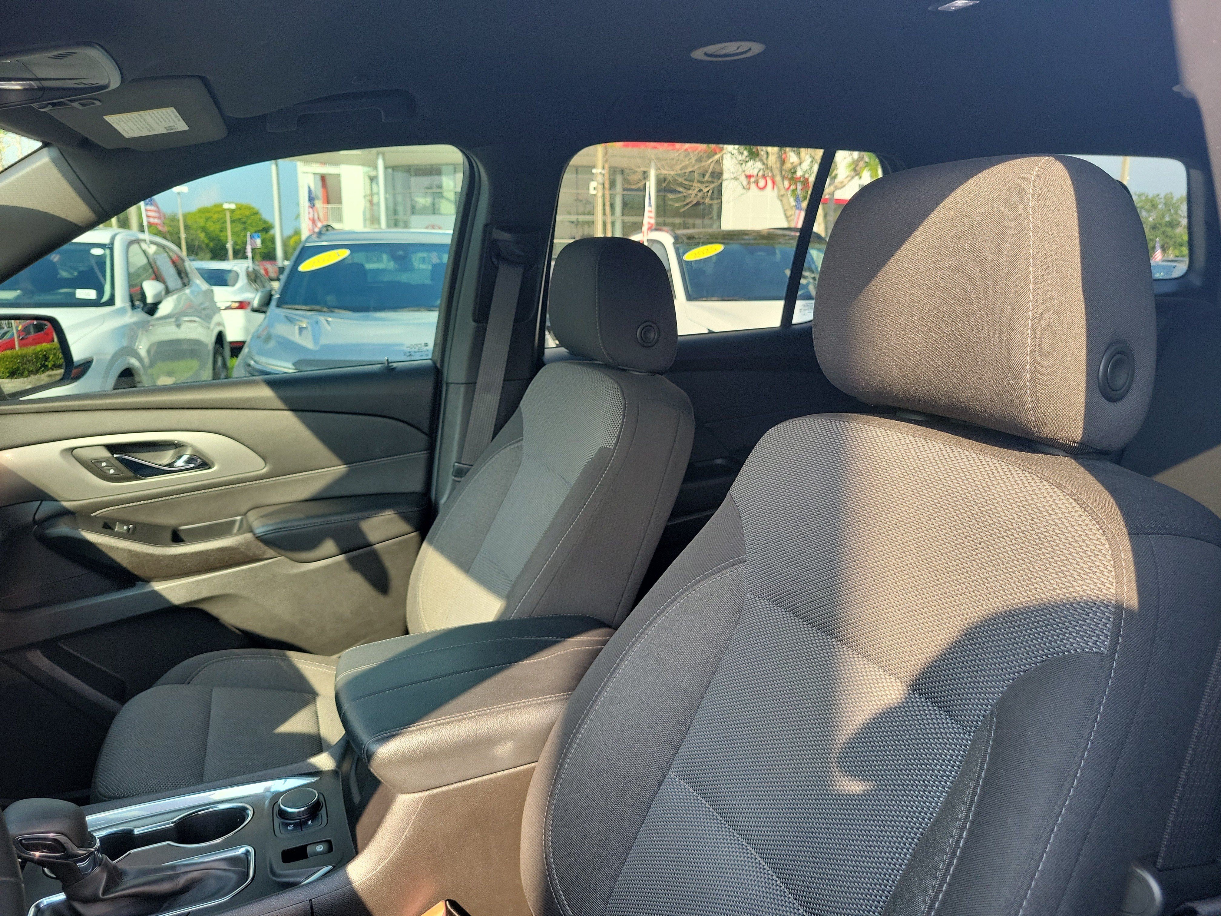 Used 2023 Chevrolet Traverse LT FWD image 23