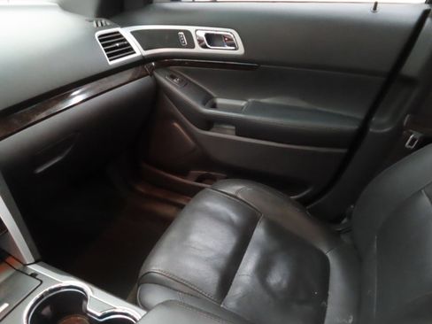 Used 2015 Ford Explorer Limited w/ Equipment Group 302A FWD image 19