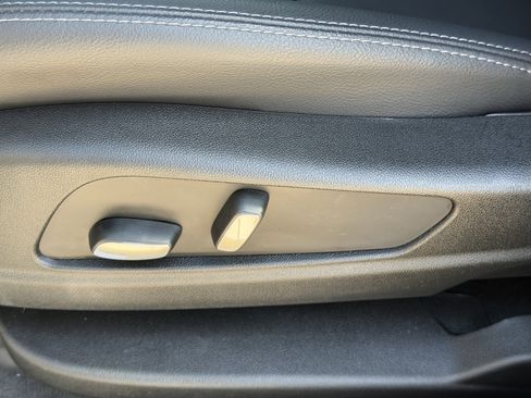 Certified 2025 Cadillac XT5 Luxury image 21