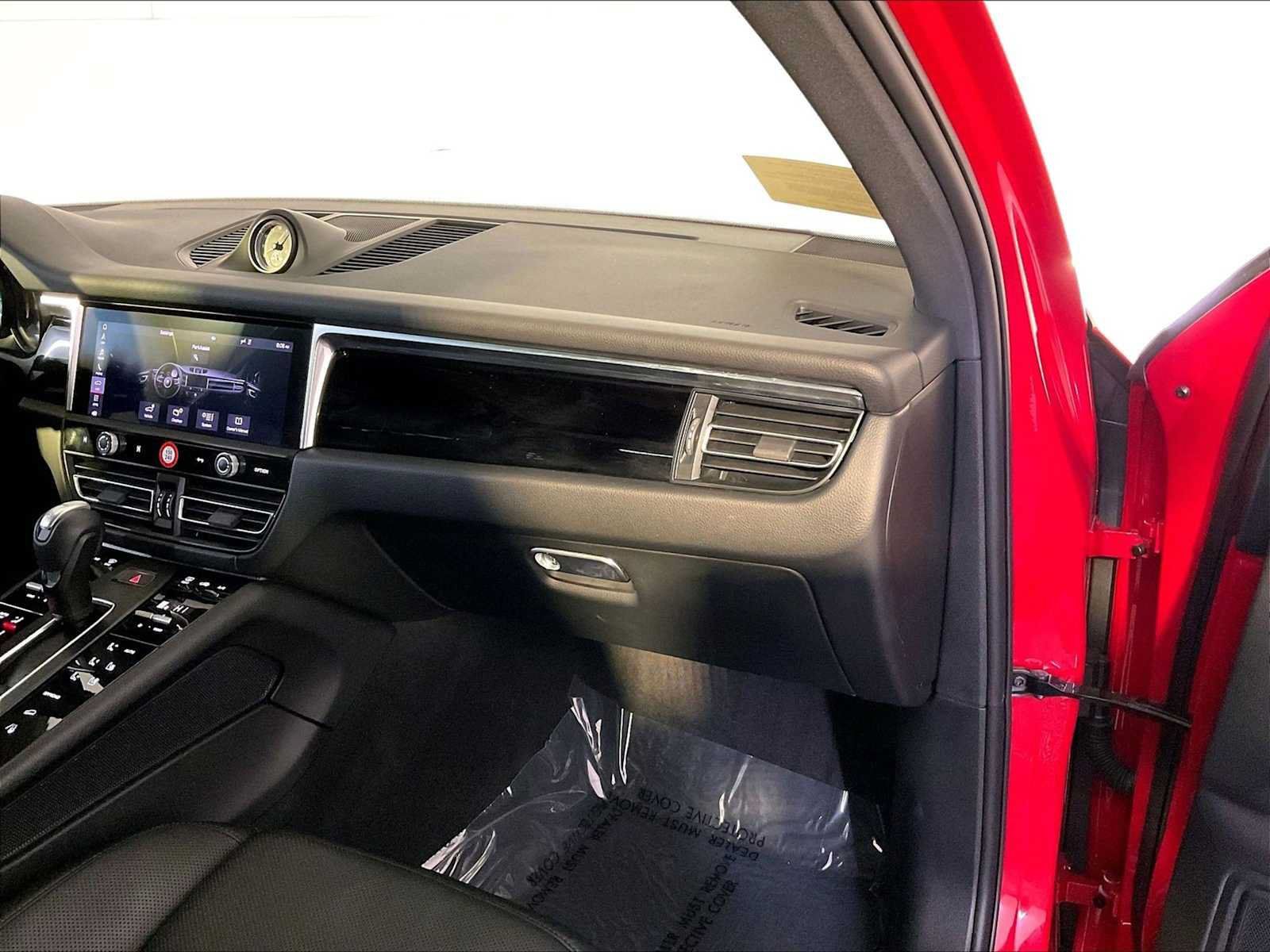 Certified 2023 Porsche Macan AWD/4WD image 22