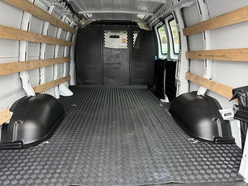 Used 2024 Chevrolet Express 2500 w/ Driver Convenience Package image 17