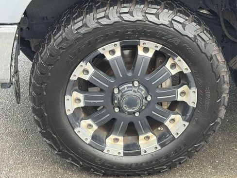 Used 2017 Toyota Tundra SR5 w/ SR5 Upgrade Package AWD/4WD image 9