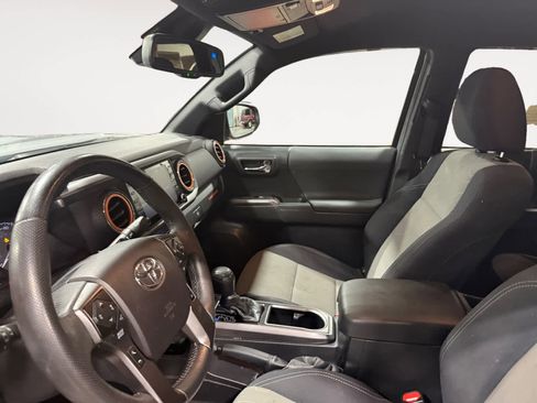 Used 2021 Toyota Tacoma TRD Sport image 10