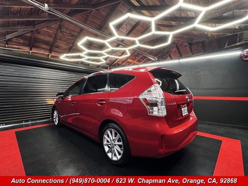Used 2014 Toyota Prius V Five FWD image 4
