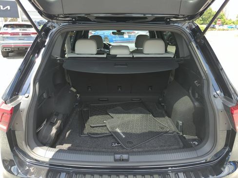 Used 2023 Volkswagen Tiguan SE R-Line AWD/4WD image 19