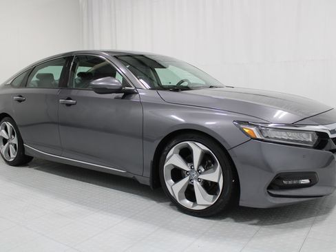Used 2018 Honda Accord Touring image 4