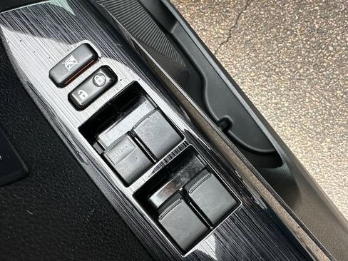 Used 2016 Toyota RAV4 Limited image 25