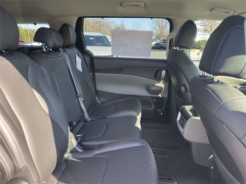 New 2026 Kia Carnival EX image 21
