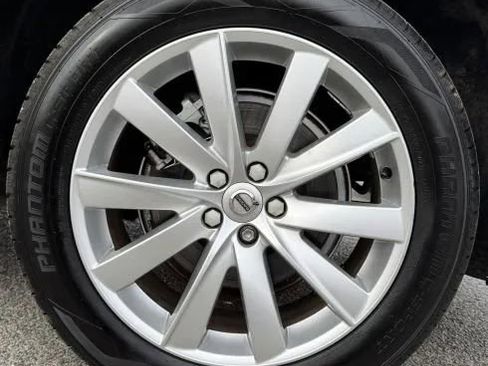 Used 2017 Volvo XC90 T6 Momentum w/ Vision Package image 15