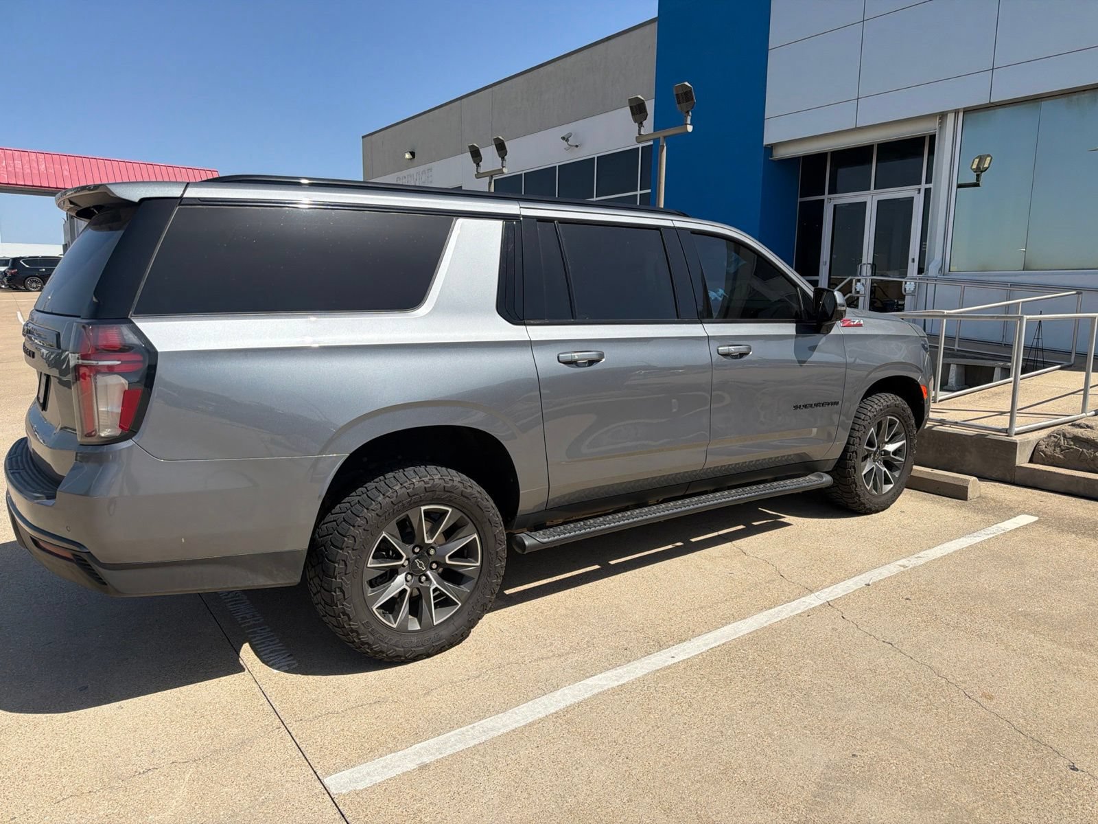 Used 2021 Chevrolet Suburban Z71 w/ Z71 Off-Road Package AWD/4WD image 5