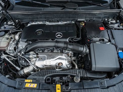 Certified 2023 Mercedes-Benz GLB 250 4MATIC image 18