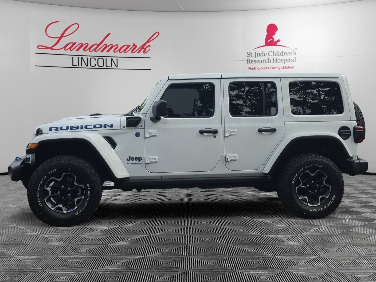 Used 2022 Jeep Wrangler Unlimited Rubicon 4xe w/ Cold Weather Group AWD/4WD image 2